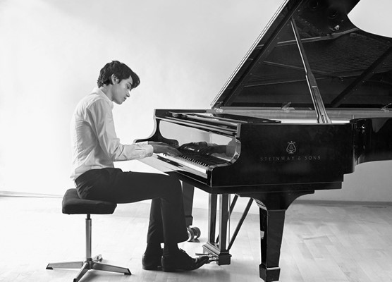 Tom Borrow au piano
